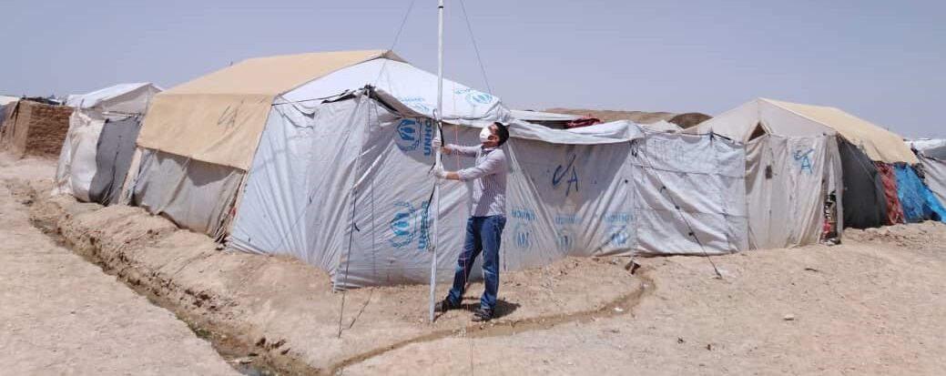 Injaz project worker sets up the intranet network in a Syrian IDP camp.